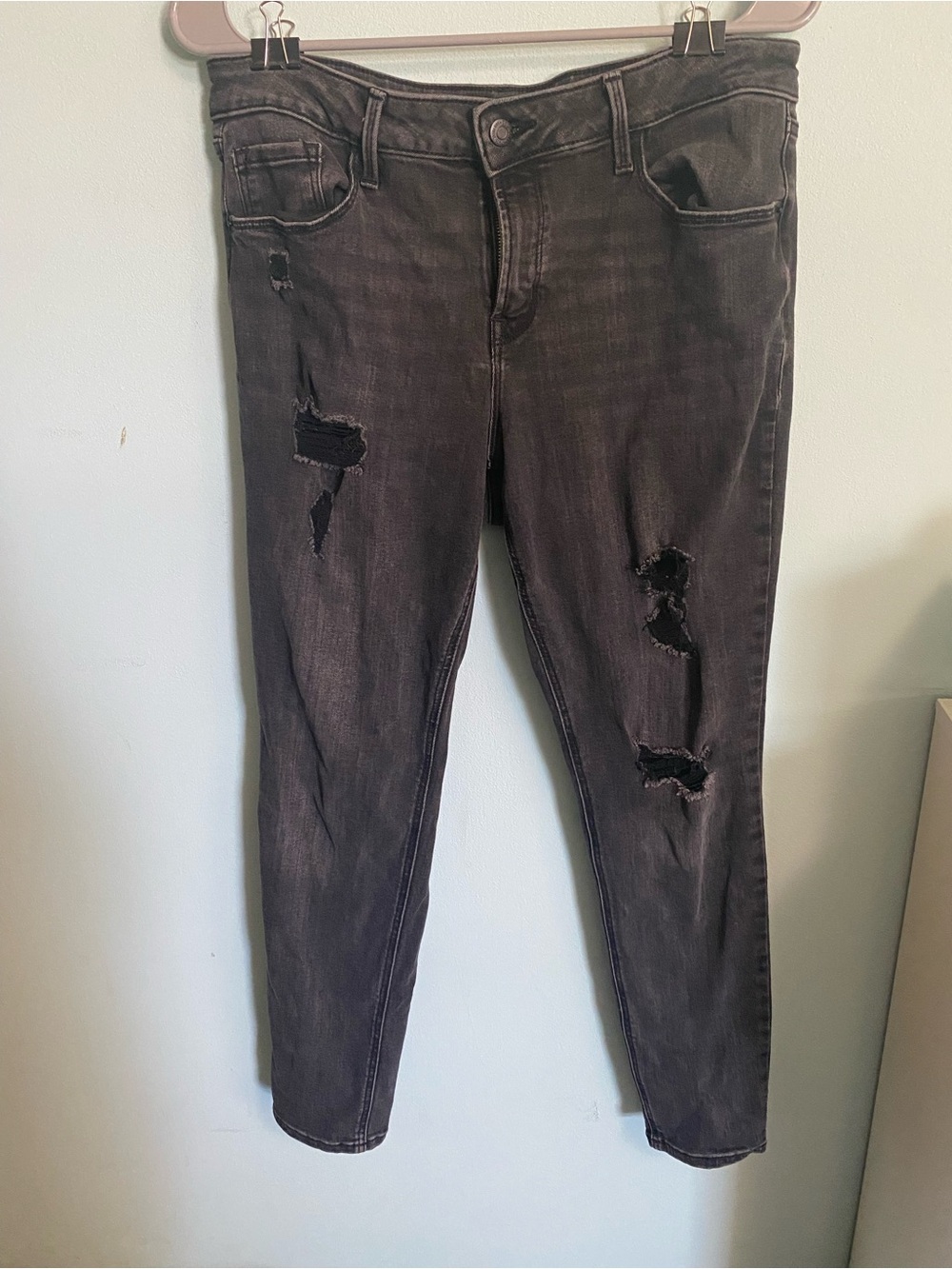 Old Navy Women's Black Distressed Super Skinny Jeans